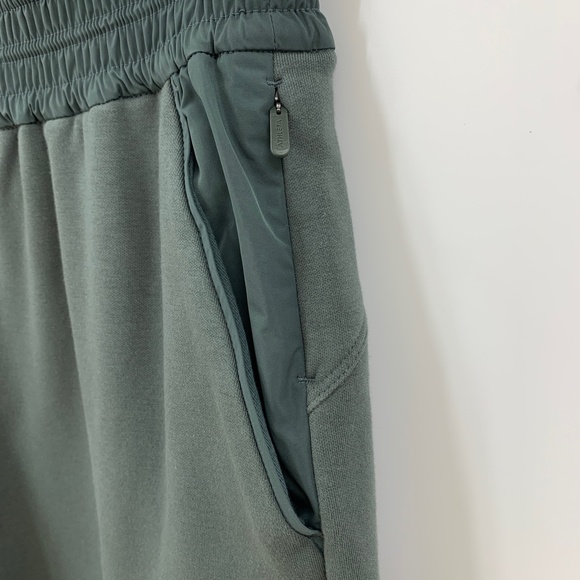 Athleta Triumph Hybrid Wide Crop Pant in Bali Green Sz S - Picture 8 of 16